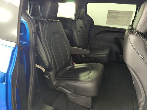 New 2026 Chrysler Pacifica Select FWD image 31