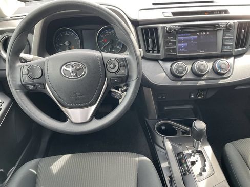 Used 2017 Toyota RAV4 LE AWD/4WD image 15