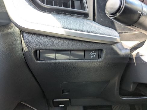 Used 2025 Nissan Kicks SV FWD image 21