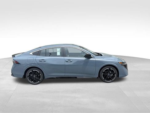 New 2026 Nissan Sentra SR w/ SR Premium Package FWD image 5