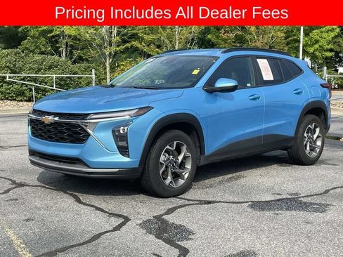 Used 2025 Chevrolet Trax LT w/ Driver Confidence Package FWD image 1