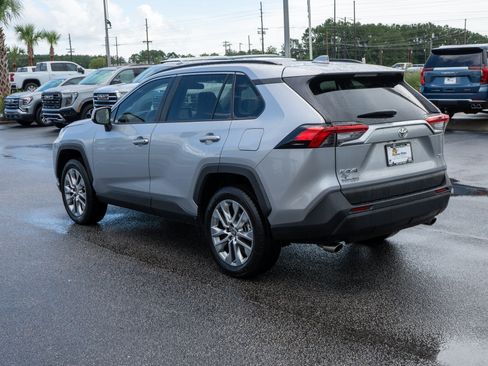 Used 2024 Toyota RAV4 XLE Premium FWD image 5