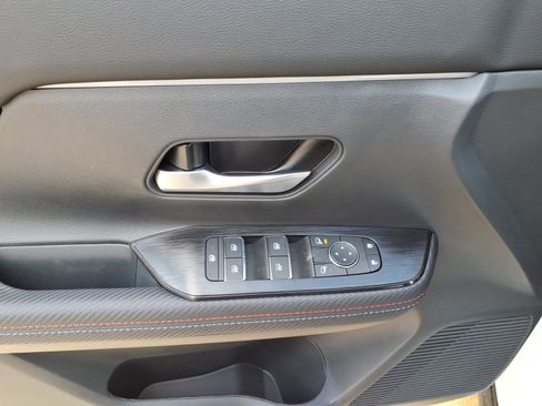 New 2026 Nissan Kicks SR w/ SR Premium Package FWD image 12
