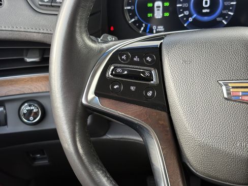 Used 2019 Cadillac Escalade Premium Luxury image 18