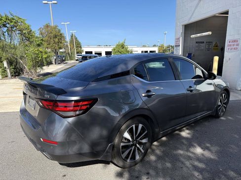 Certified 2022 Nissan Sentra SV w/ SV Premium Package FWD image 8