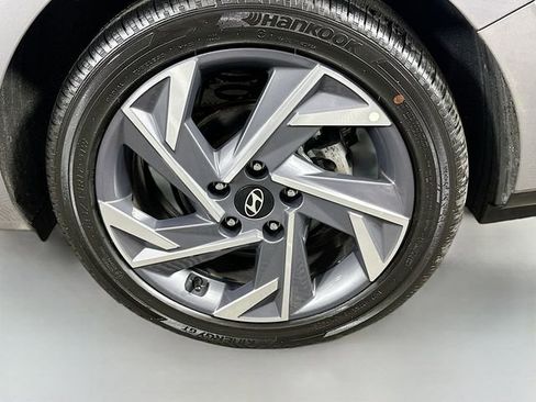 Used 2025 Hyundai Elantra Limited FWD image 33