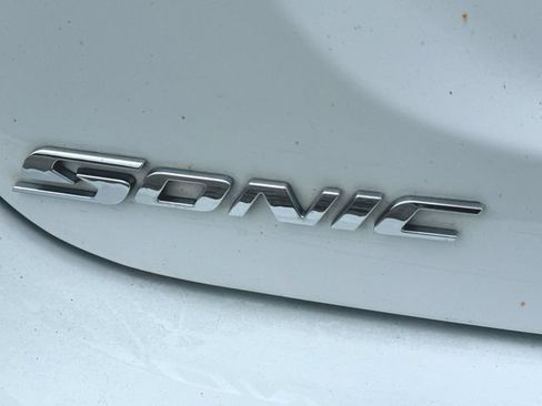 Used 2019 Chevrolet Sonic Premier FWD image 31