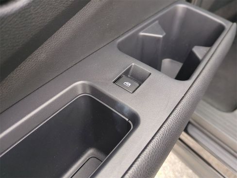 Used 2024 Nissan Pathfinder SV image 26