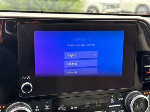 Used 2023 Toyota Highlander XLE AWD/4WD image 29