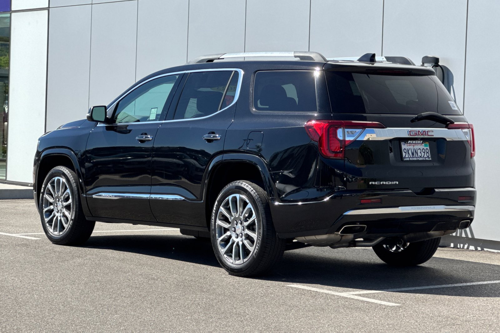 Used 2023 GMC Acadia Denali FWD image 3