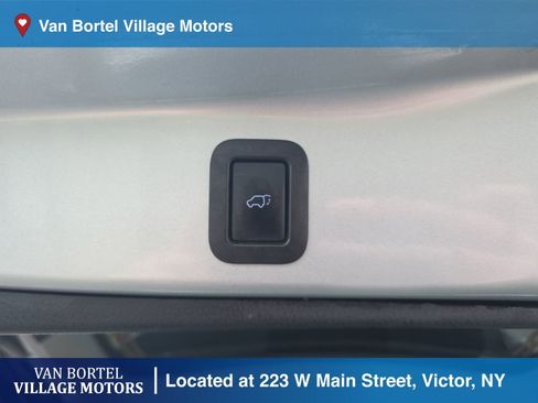 Used 2018 Toyota Highlander SE image 34