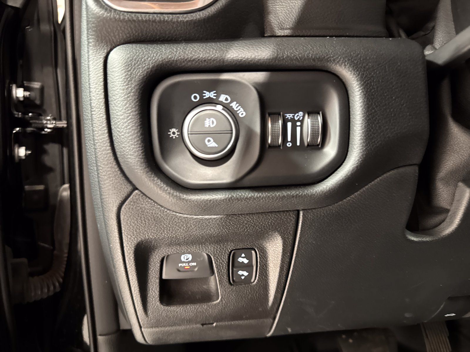 Used 2021 RAM 1500 Laramie AWD/4WD image 17