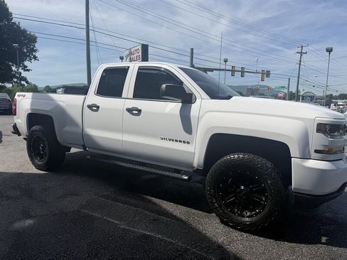 Used 2018 Chevrolet Silverado 1500 Custom w/ Custom Value Package AWD/4WD image 5