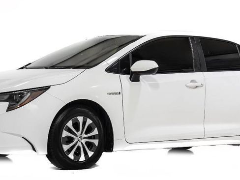 Used 2020 Toyota Corolla LE image 2