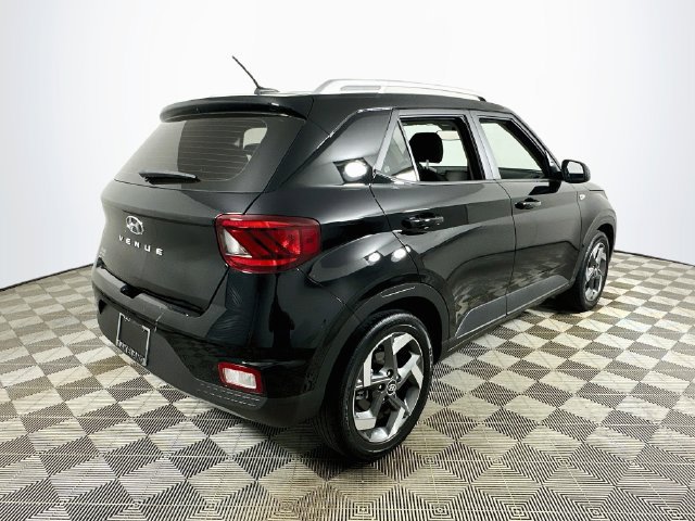 Used 2025 Hyundai Venue SEL FWD image 3