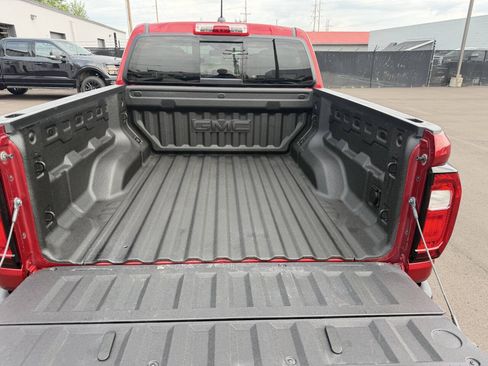 Used 2024 GMC Canyon AT4 w/ AT4 Premium Package AWD/4WD image 9