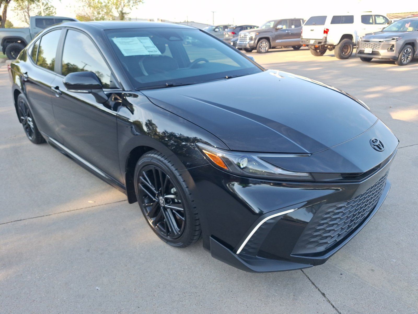 Used 2025 Toyota Camry SE w/ Convenience Package FWD image 8