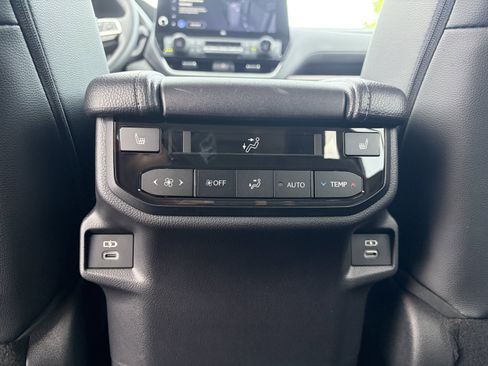 Used 2024 Toyota Grand Highlander AWD Hybrid image 31