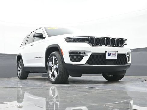 Used 2023 Jeep Grand Cherokee Limited AWD/4WD image 52