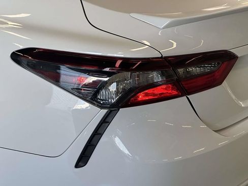 Used 2022 Toyota Camry SE FWD image 12