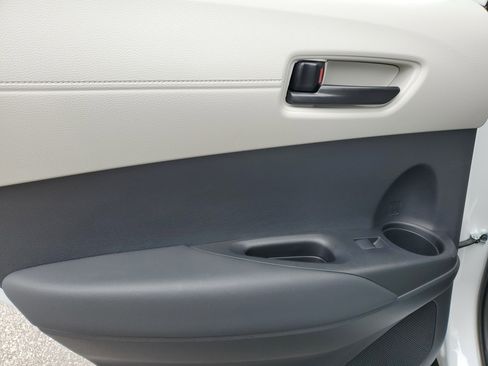 Used 2026 Toyota Corolla Cross L image 19