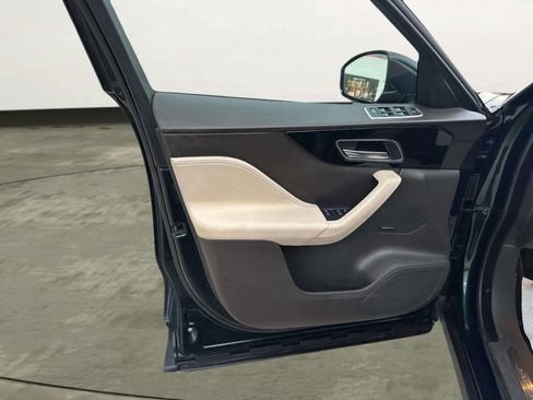 Used 2017 Jaguar F-PACE Prestige image 10