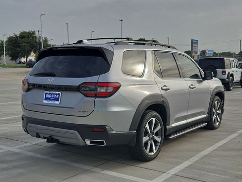 Certified 2025 Honda Pilot Touring image 3