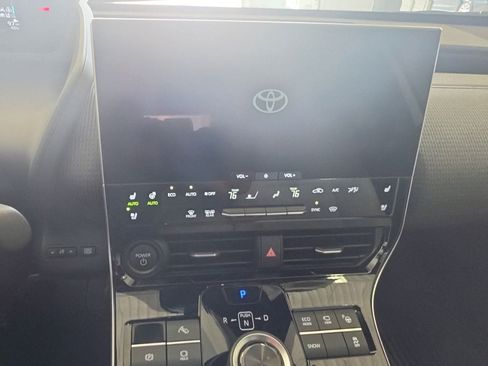 Used 2024 Toyota bZ4X FWD image 17