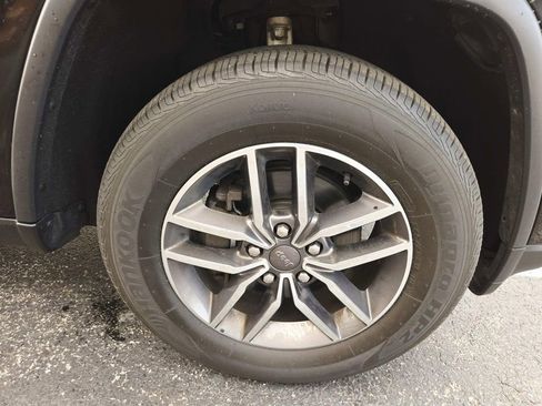 Used 2019 Jeep Grand Cherokee Limited image 18