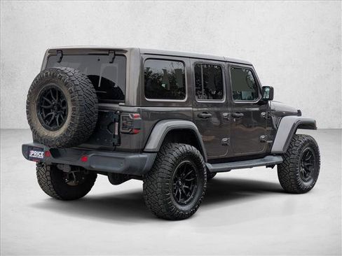 Used 2018 Jeep Wrangler Unlimited Sahara image 5