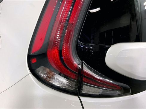 Certified 2025 Kia Soul LX w/ LX Technology Package FWD image 27