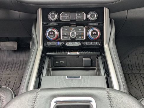 Used 2022 GMC Yukon Denali AWD/4WD image 19