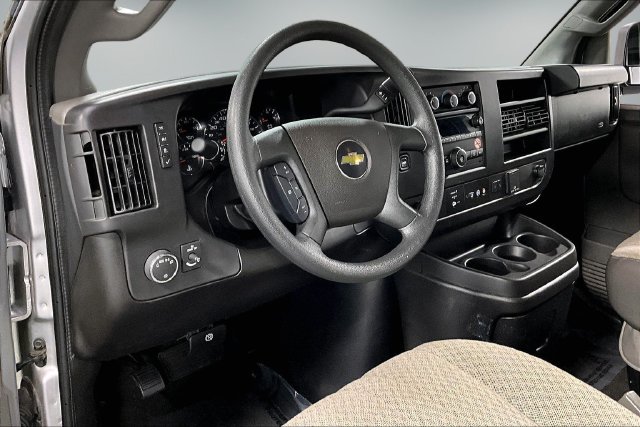Used 2025 Chevrolet Express 3500 LT w/ LT Preferred Equipment Group RWD image 13
