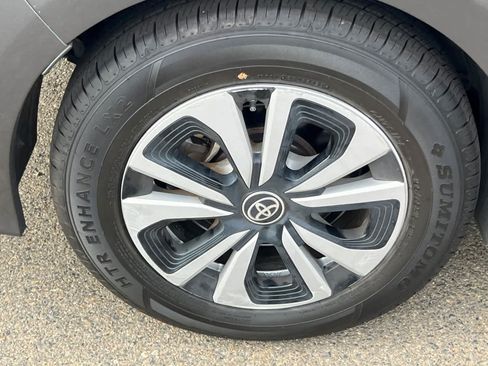 Used 2017 Toyota Prius Prime Premium FWD image 17