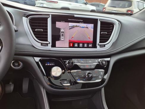 New 2026 Chrysler Pacifica Limited w/ S Appearance Package image 16