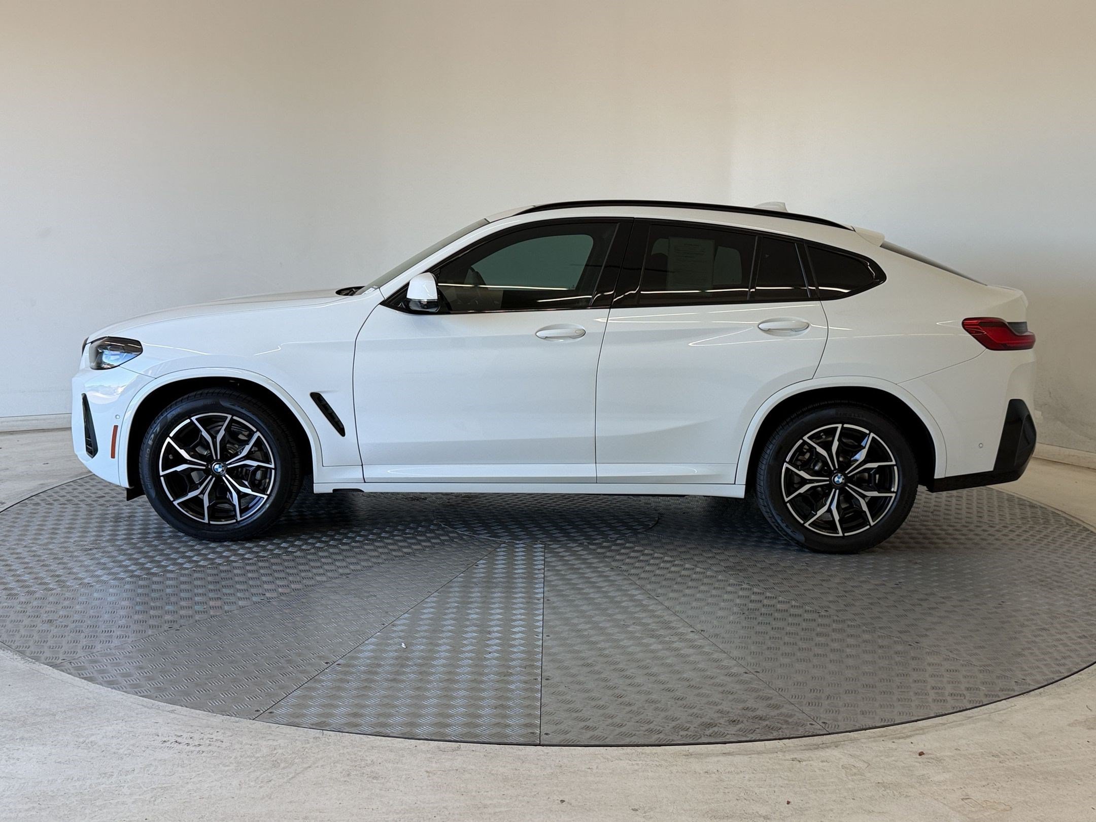 Certified 2023 BMW X4 xDrive30i w/ M Sport Package AWD/4WD image 2