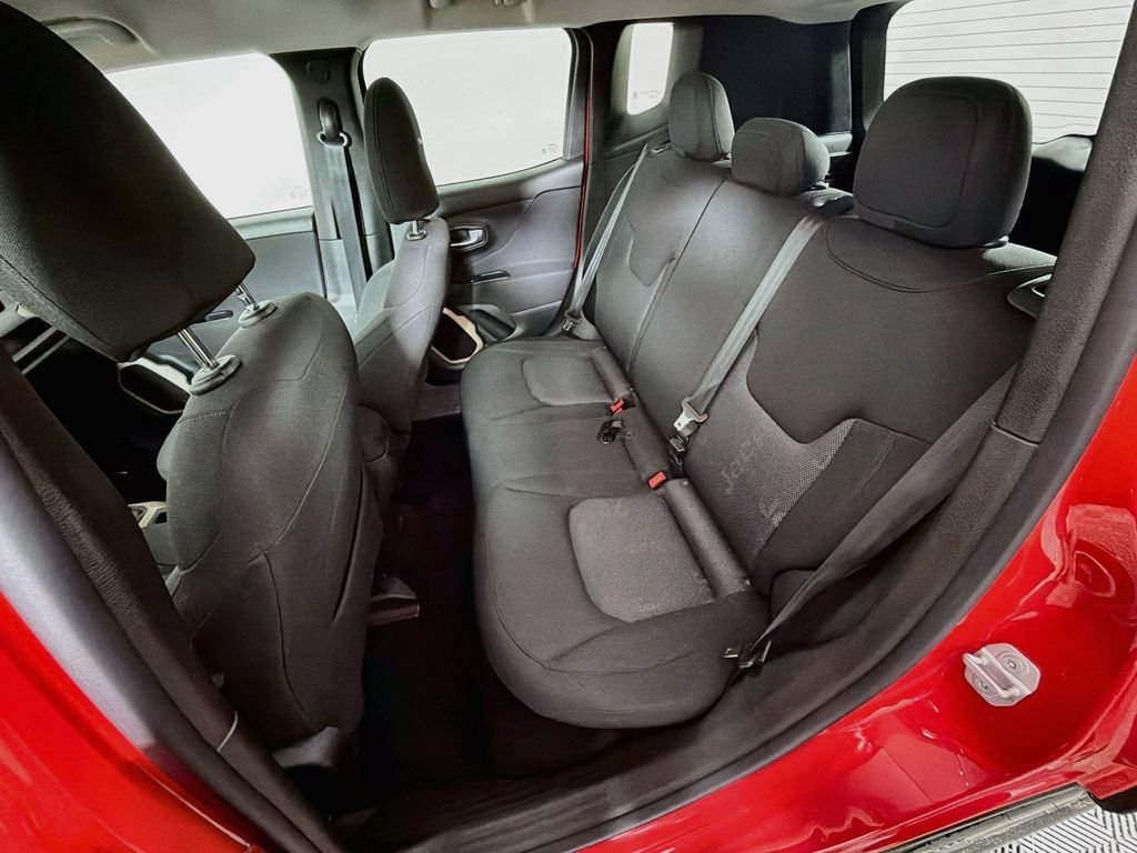 Used 2015 Jeep Renegade Latitude w/ Cold Weather Group II FWD image 22