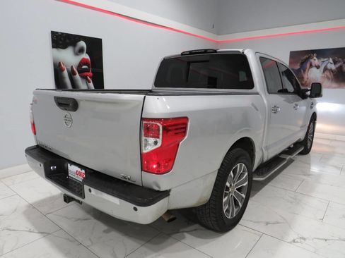 Used 2017 Nissan Titan SL w/ SL Towing Convenience Package image 4