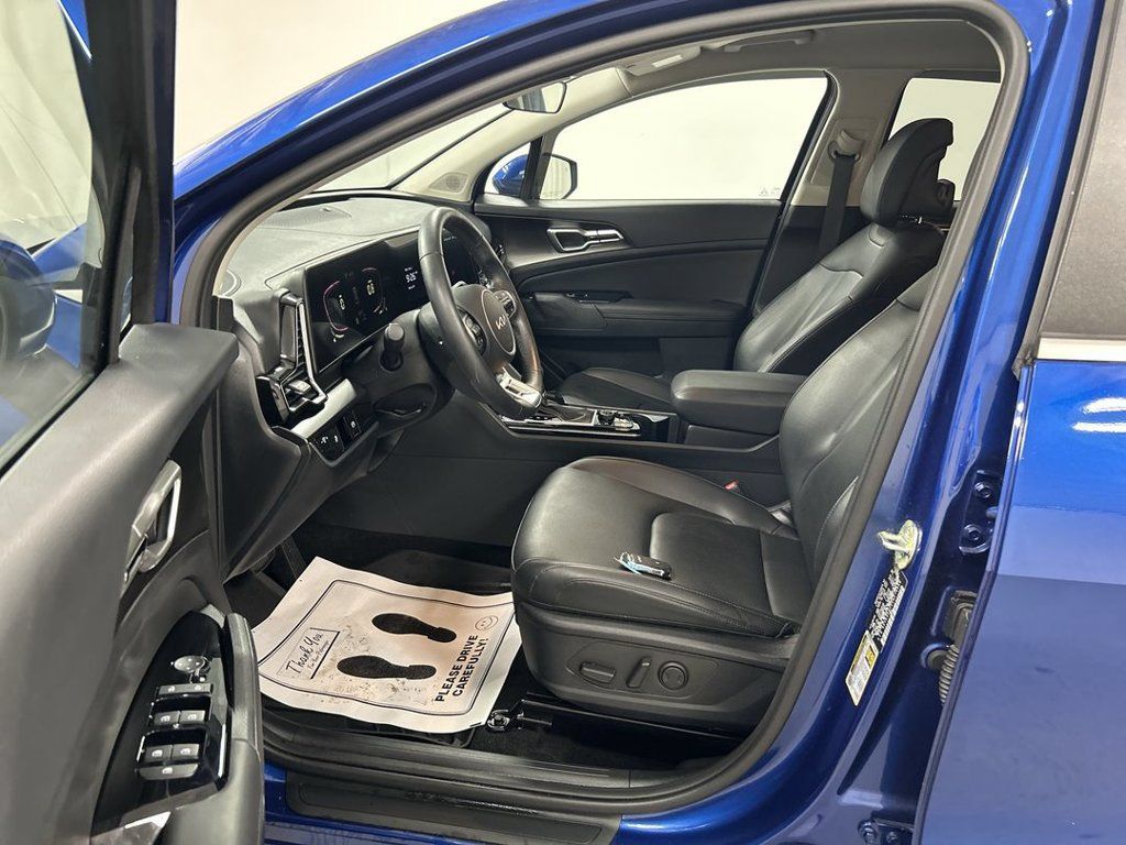 Certified 2025 Kia Sportage EX AWD/4WD image 9
