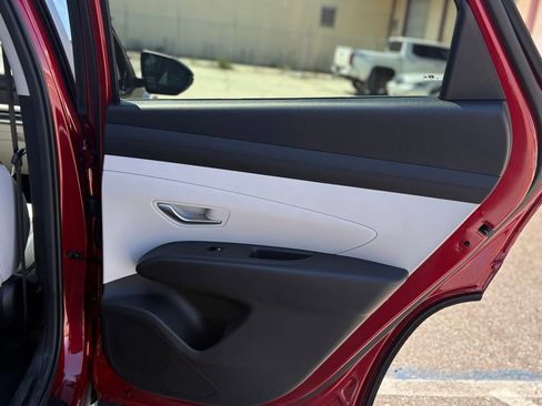 Used 2025 Hyundai Tucson SE image 15