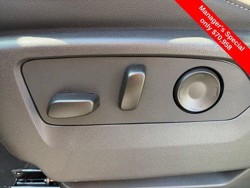 Used 2025 Chevrolet Suburban Premier AWD/4WD image 17