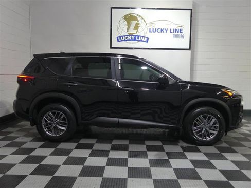 Used 2023 Nissan Rogue S AWD/4WD image 6