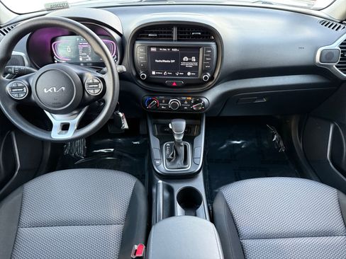 Used 2024 Kia Soul LX image 10