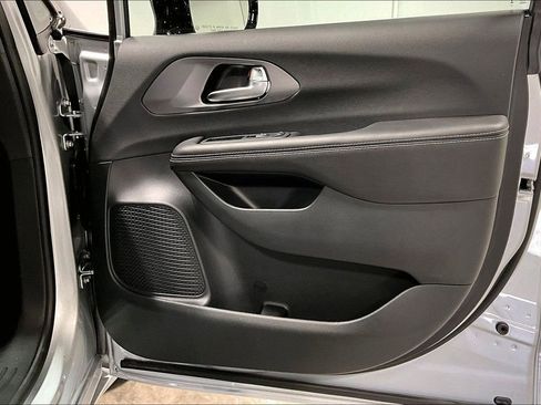 New 2026 Chrysler Voyager LX image 11