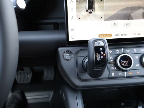 New 2026 Land Rover Defender 130 X-Dynamic SE AWD/4WD image 29