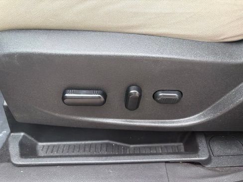 Used 2019 Ford Escape SE FWD image 17