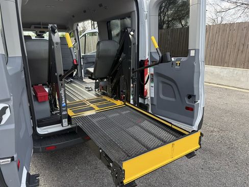 Used 2018 Ford Transit 150 XL image 7