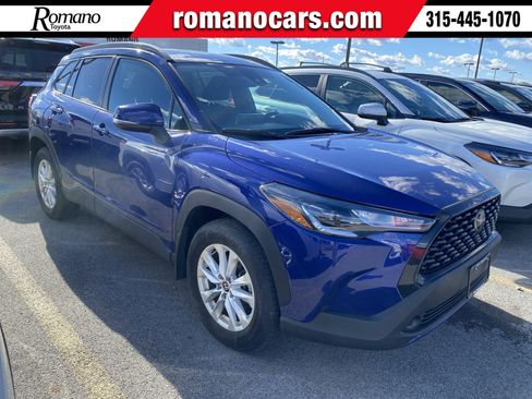 Used 2022 Toyota Corolla Cross LE image 1