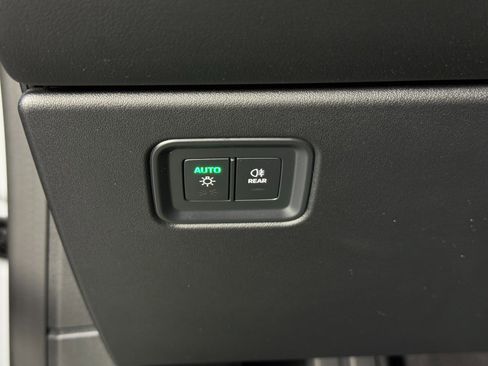 Used 2025 Porsche Macan 4 Electric image 20