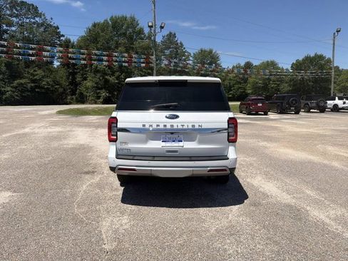Used 2024 Ford Expedition Limited AWD/4WD image 3